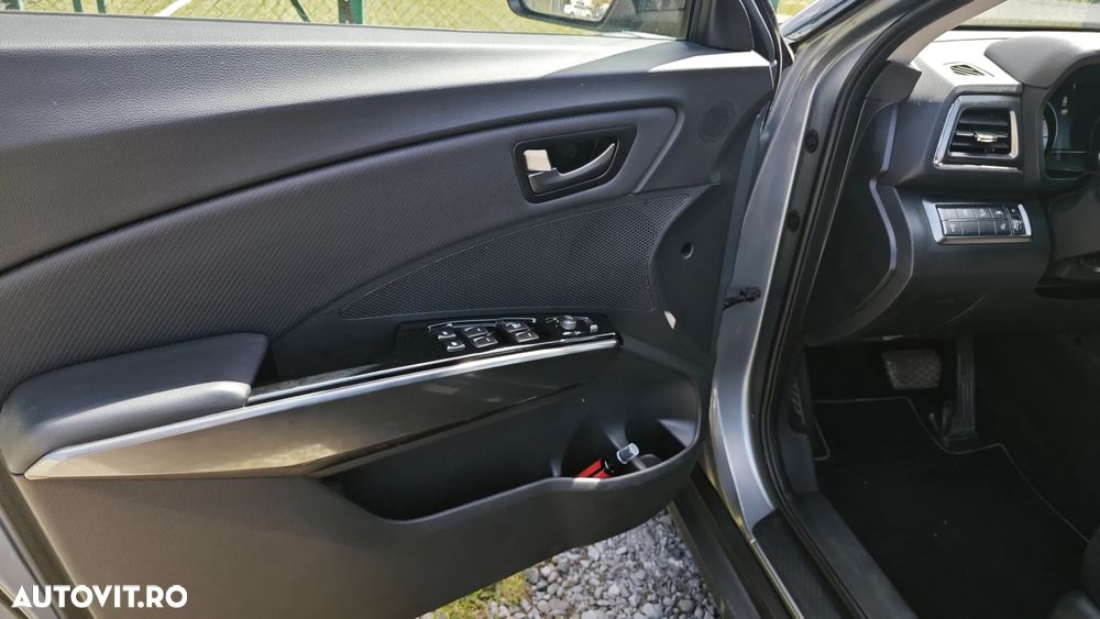 SsangYong Tivoli Grand - 13