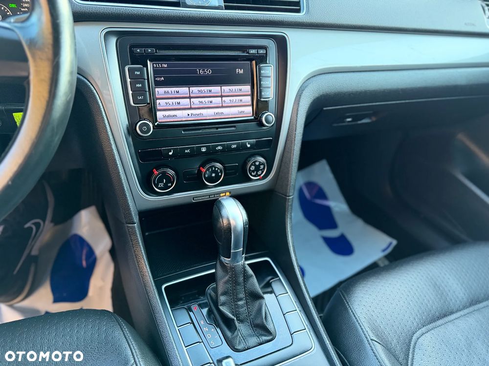 Volkswagen Passat - 35