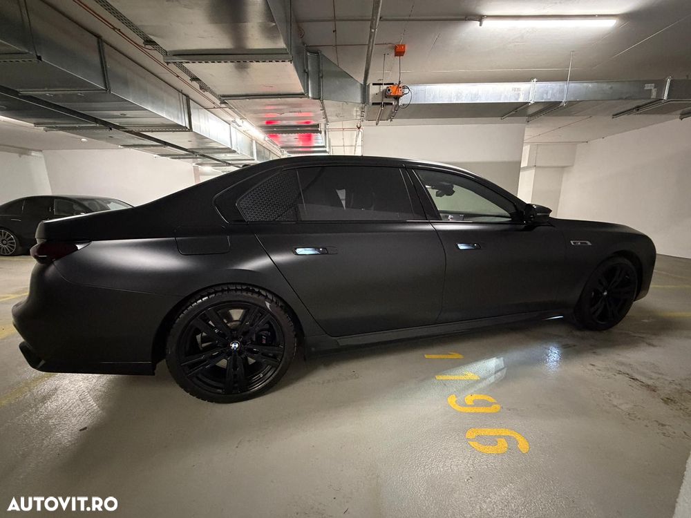 BMW M7 M760e xDrive - 8