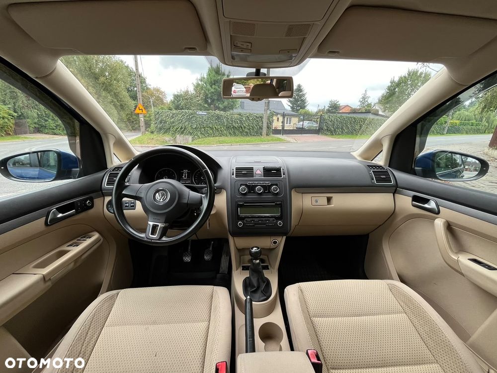 Volkswagen Touran 2011 photo 5