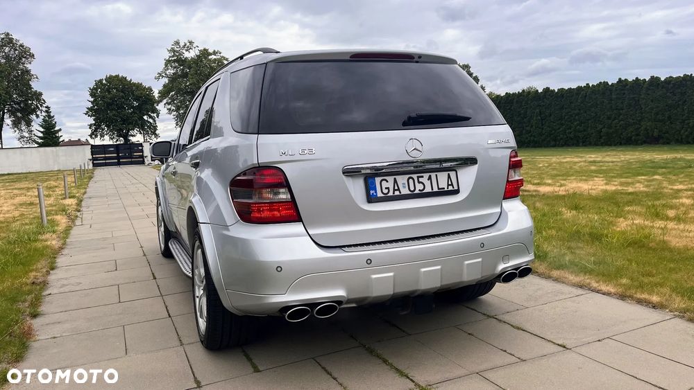Mercedes-Benz ML 63 AMG 4-Matic - 12