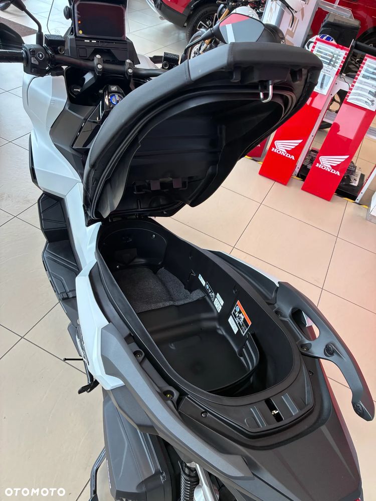 Honda ADV350 - 6
