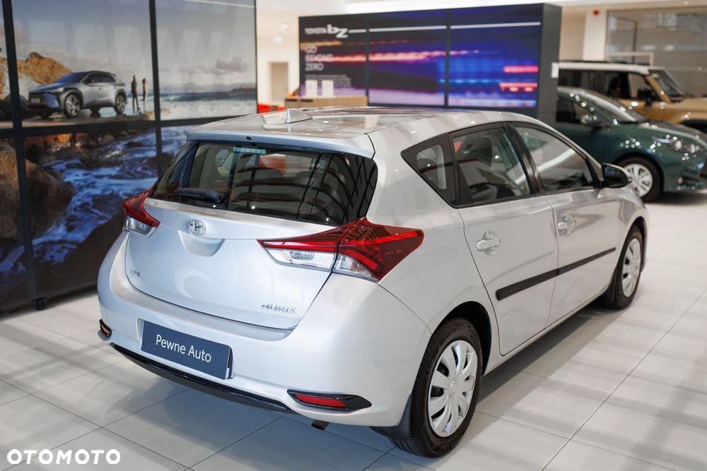 Toyota Auris - 11