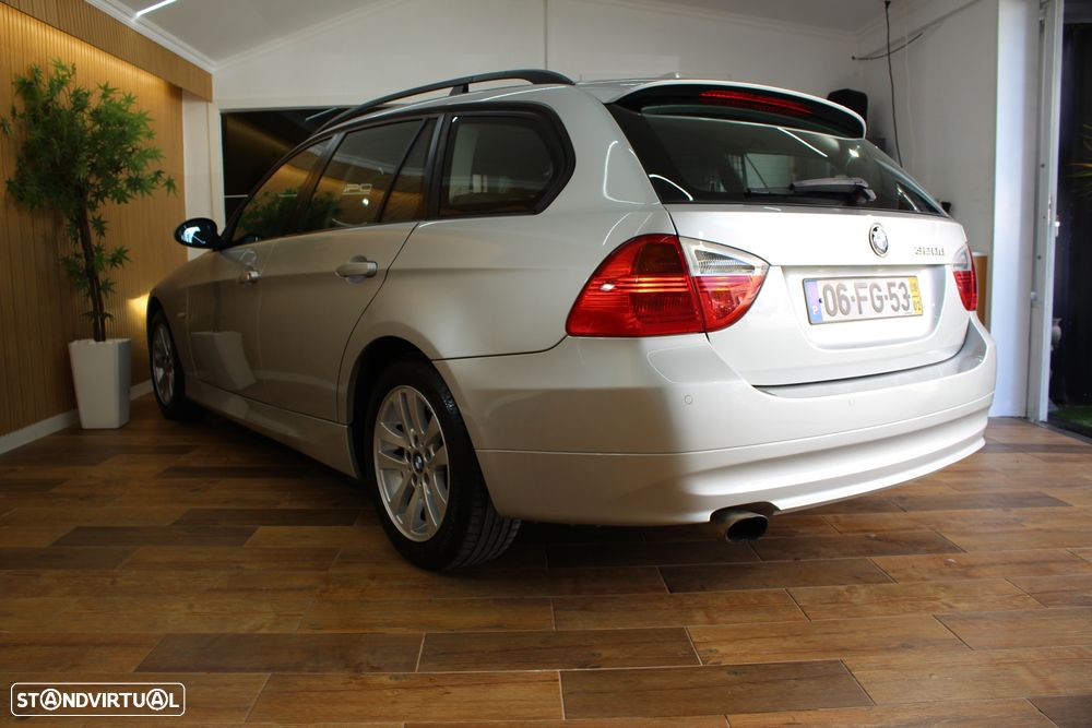 BMW 320 d Dynamic - 24