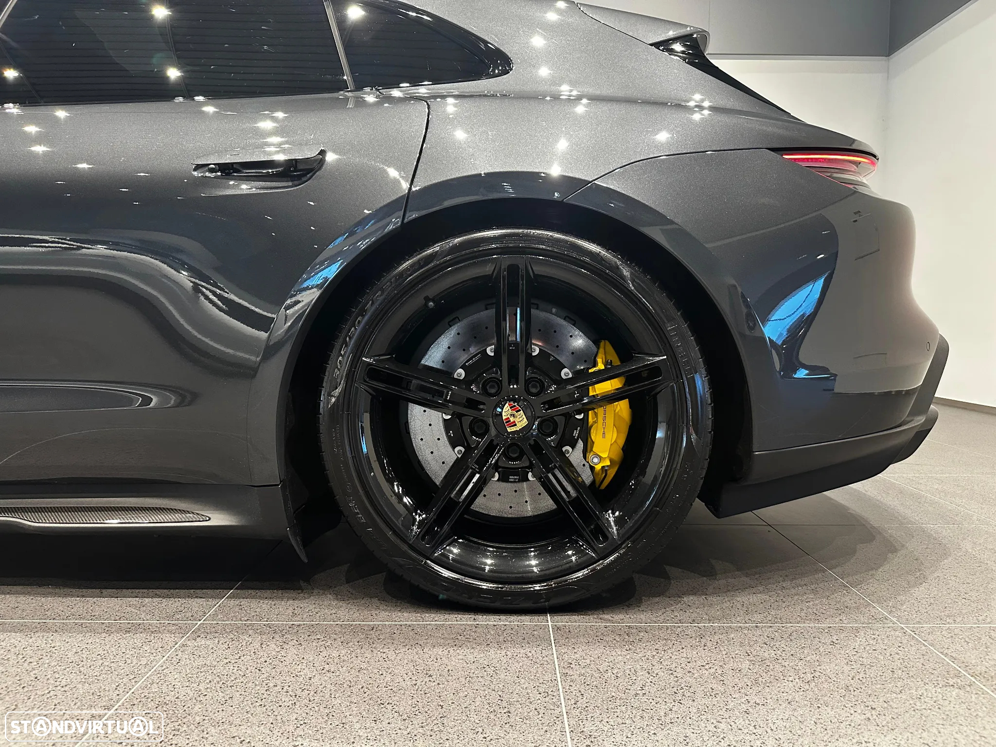 Porsche Taycan Sport Turismo Turbo S - 12