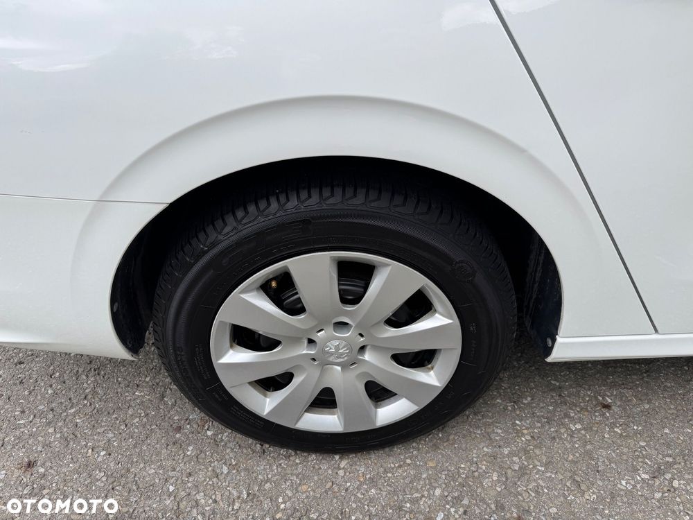 Peugeot 301 1.2 Pure Tech Active - 31