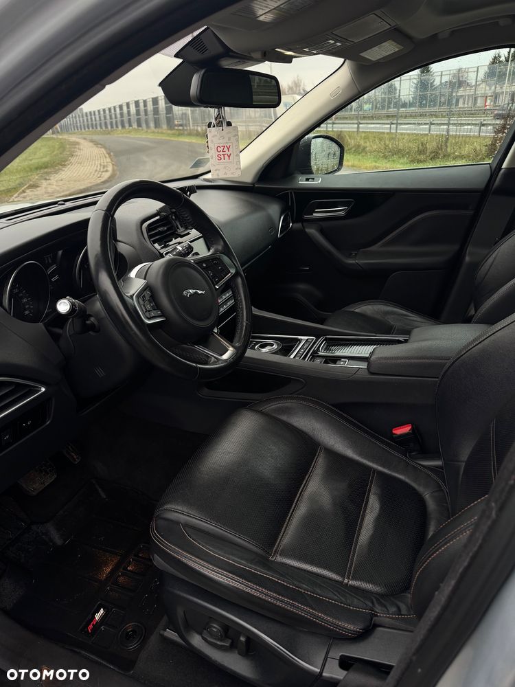 Jaguar F-Pace 2.0 i4P AWD Prestige - 11