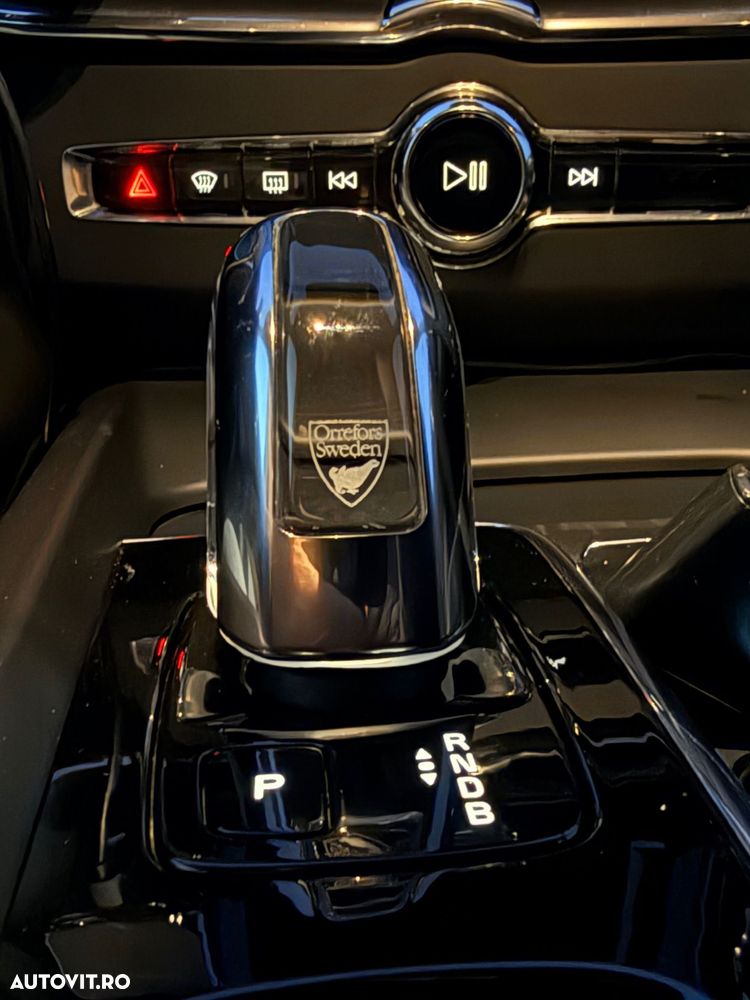 Volvo XC 60 T8 Twin Engine AWD Geartronic Momentum - 40