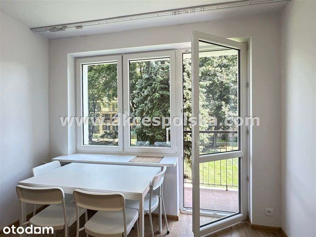 pokój dzienny z małą sypialnią, balkon, ciche