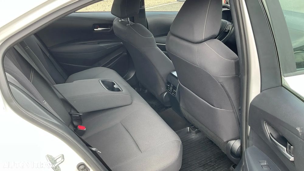 Toyota Corolla 1.8 HSD Business - 37