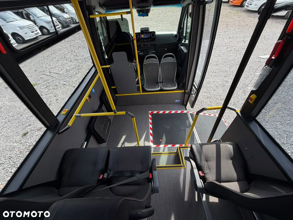 Mercedes-Benz Sprinter 517 - 19