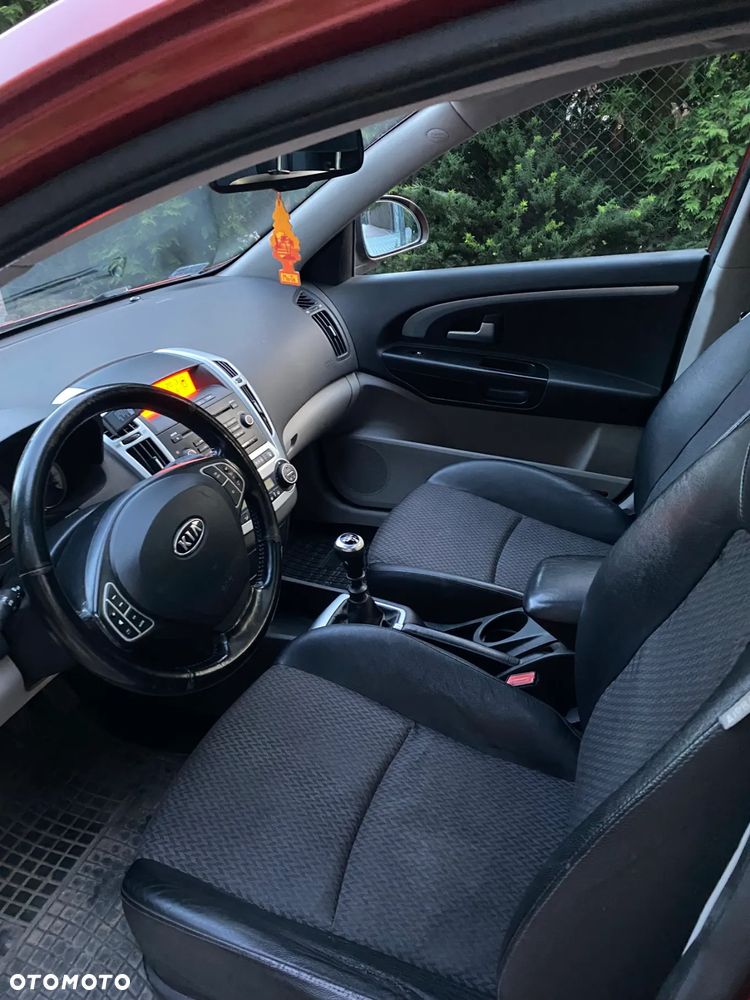 Kia Ceed Cee'd 2.0 crdi Optimum + - 6
