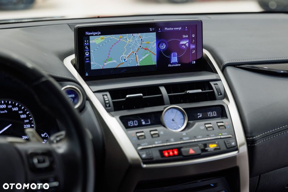 Lexus NX 300h Business Edition AWD - 19