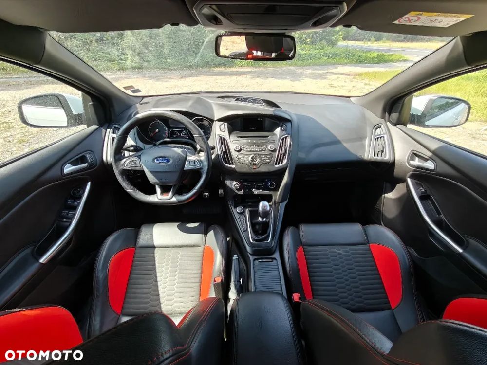 Ford Focus 2.0 EcoBoost ST mit Leder-Sport-Paket - 11
