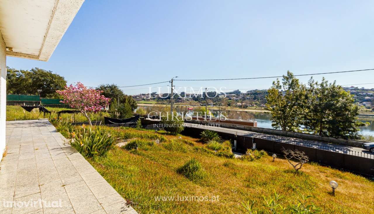 Moradia em 1.ª linha de rio para venda em Valbom, Gondomar - Grande imagem: 2/17