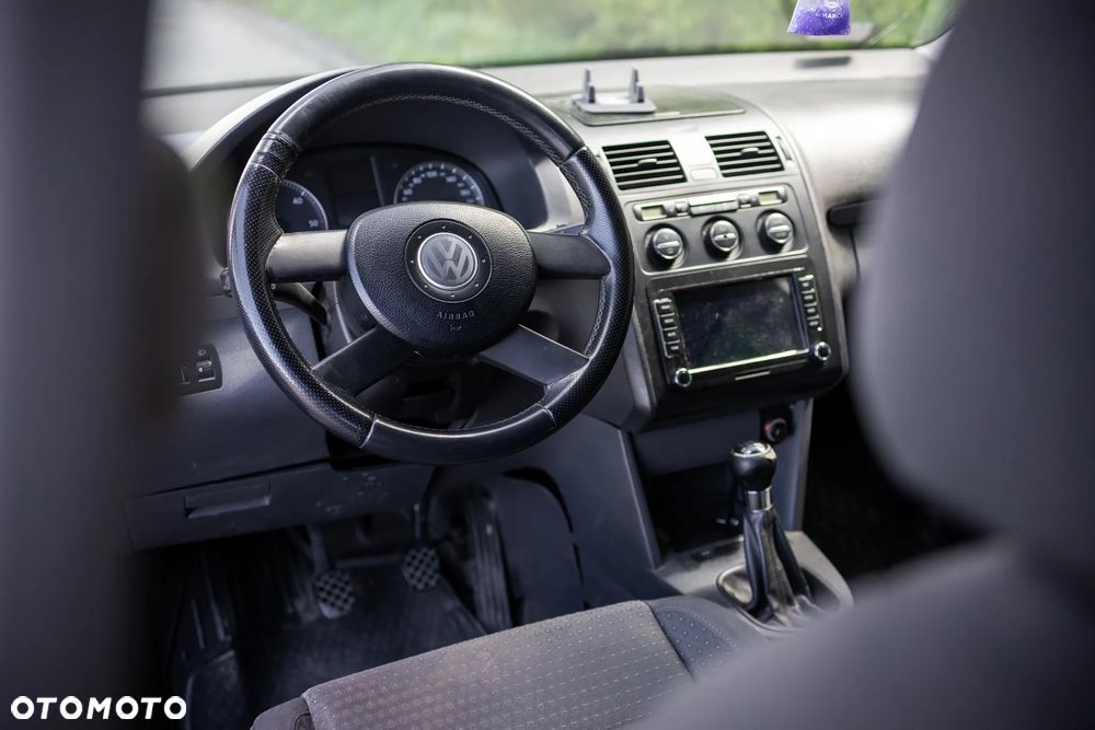 Volkswagen Touran 2.0 TDI Highline - 4