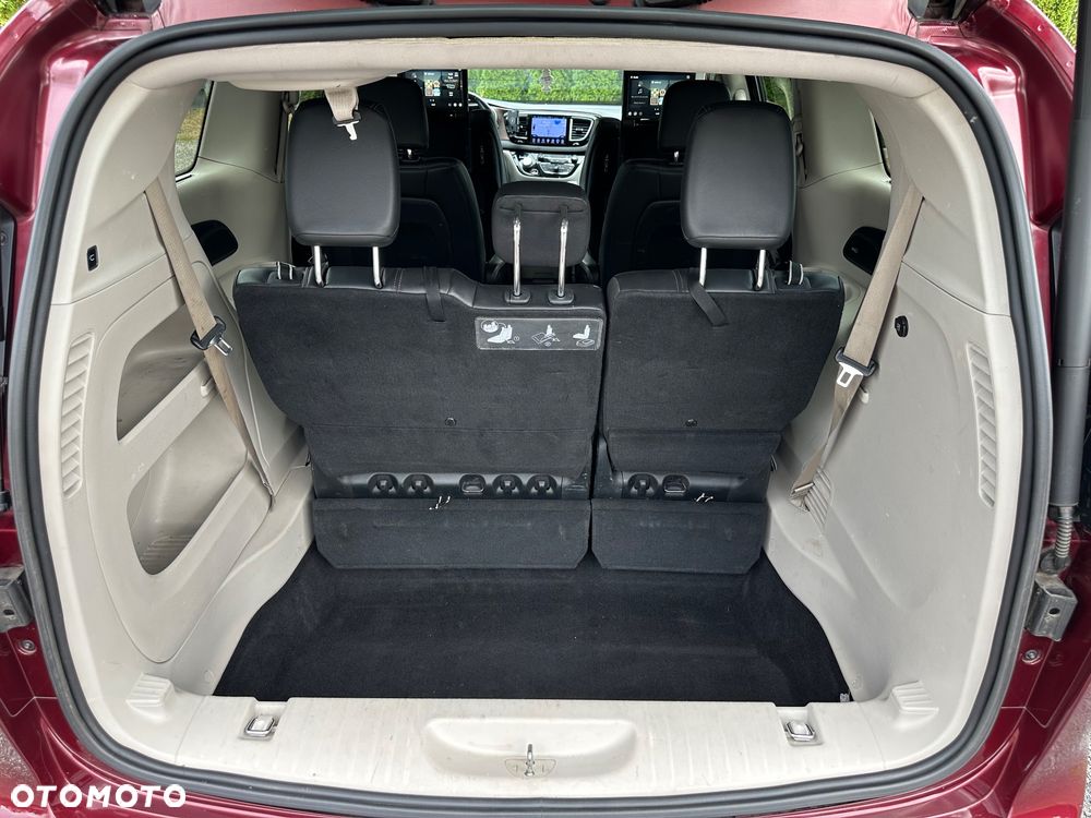 Chrysler Pacifica - 26