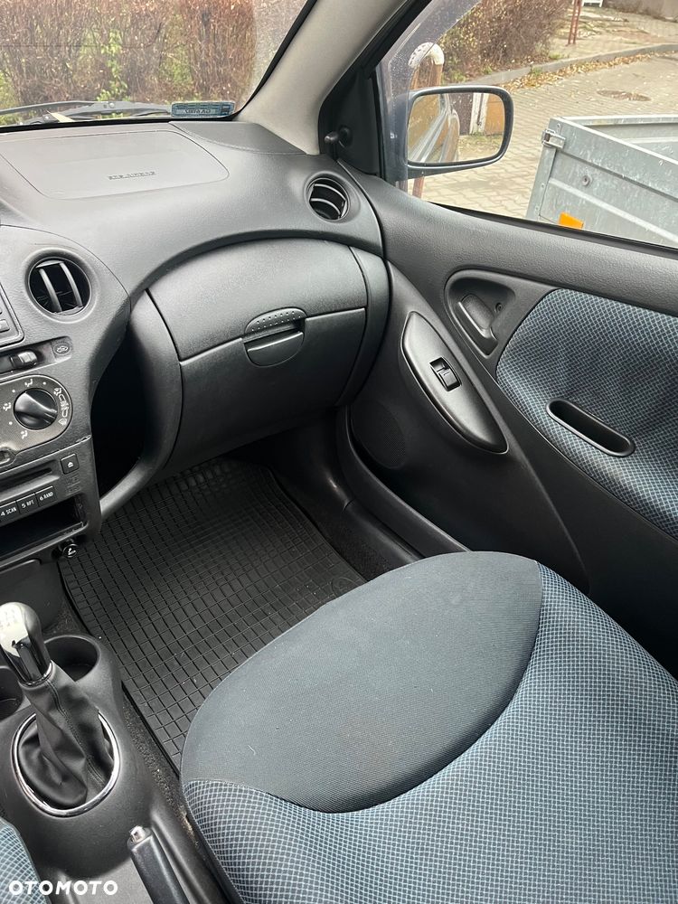 Toyota Yaris - 5