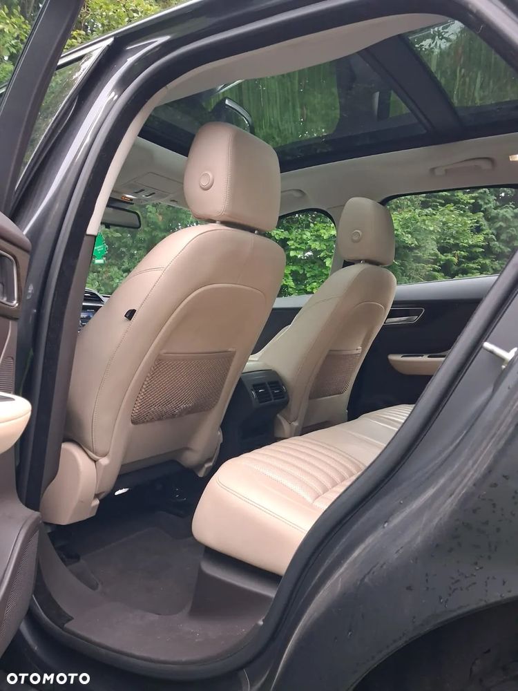 Jaguar F-Pace 2.0 i4D AWD Pure - 10