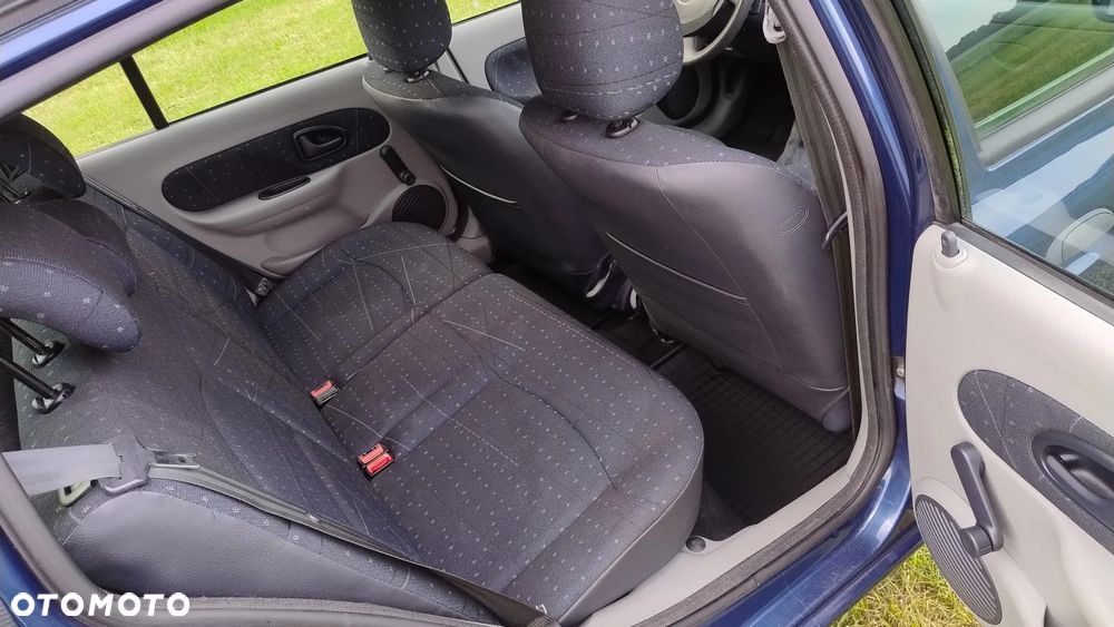 Renault Clio 1.2 16V Emotion - 22
