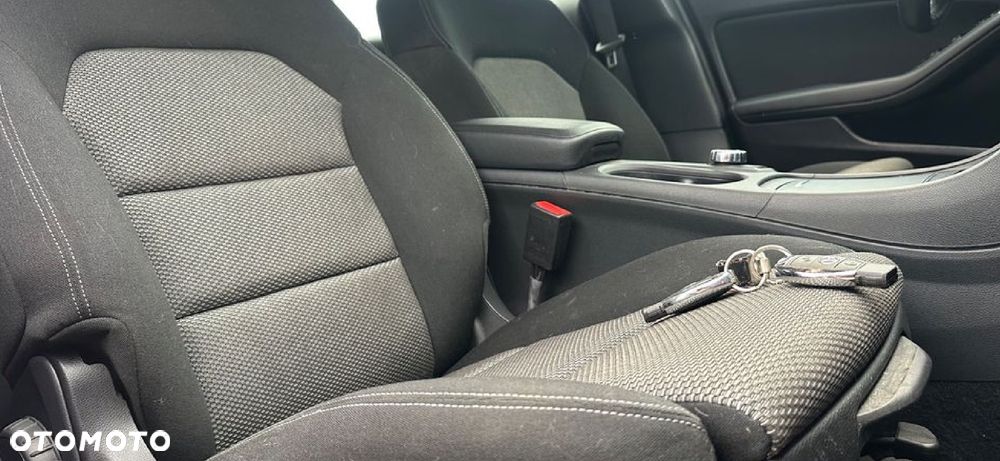Mercedes-Benz GLA 200 7G-DCT Peak Edition - 16