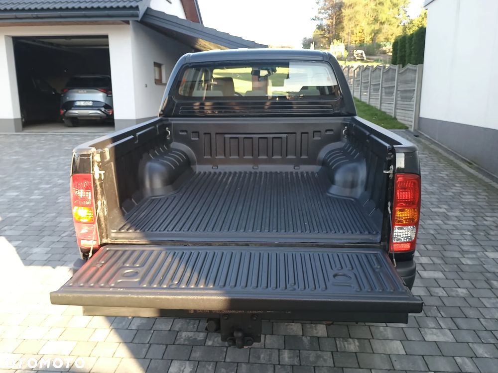 Toyota Hilux 2.5 D-4D DLX + - 5