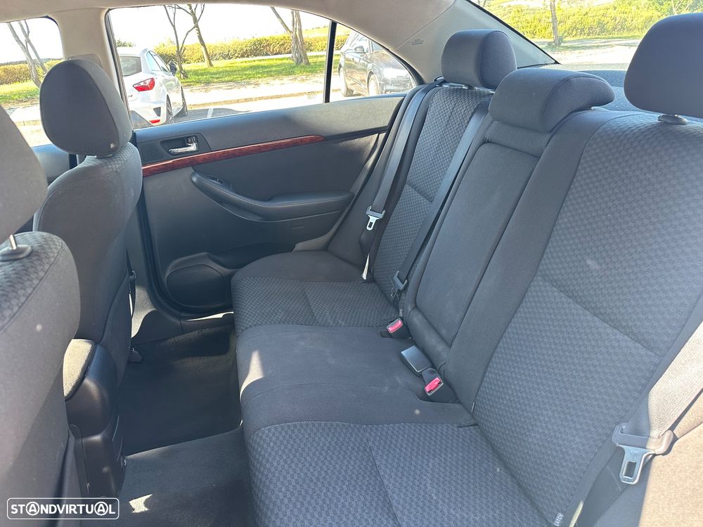 Toyota Avensis S/D 1.6 Sol - 13