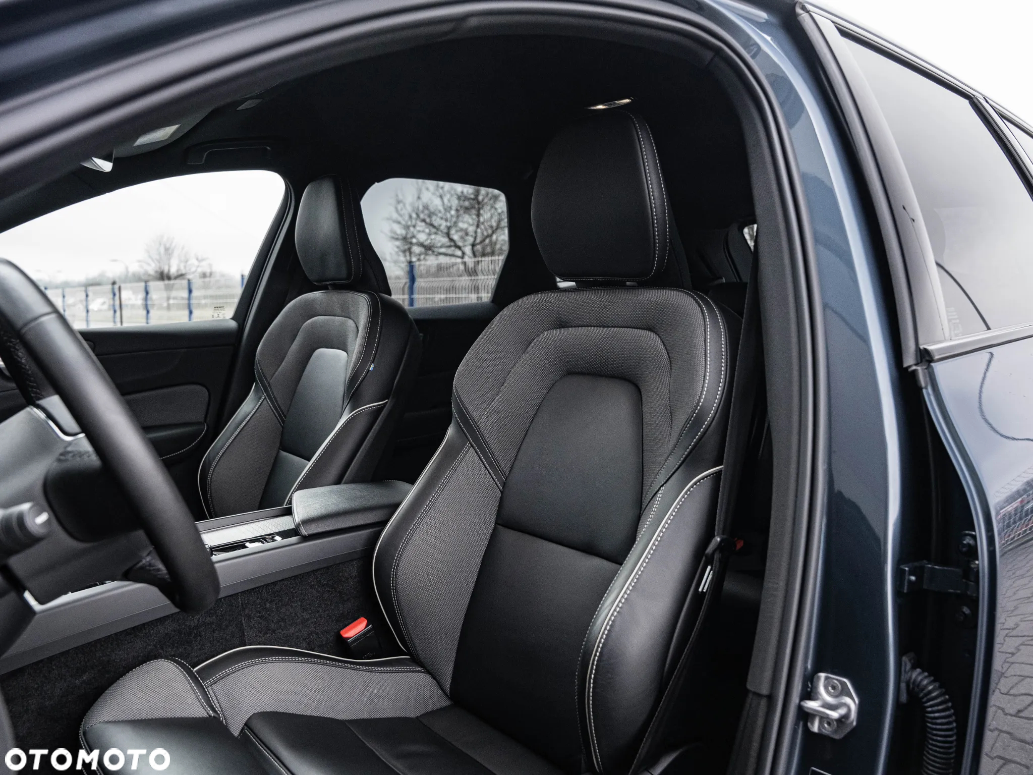 Volvo XC 60 B4 B Plus Dark - 23
