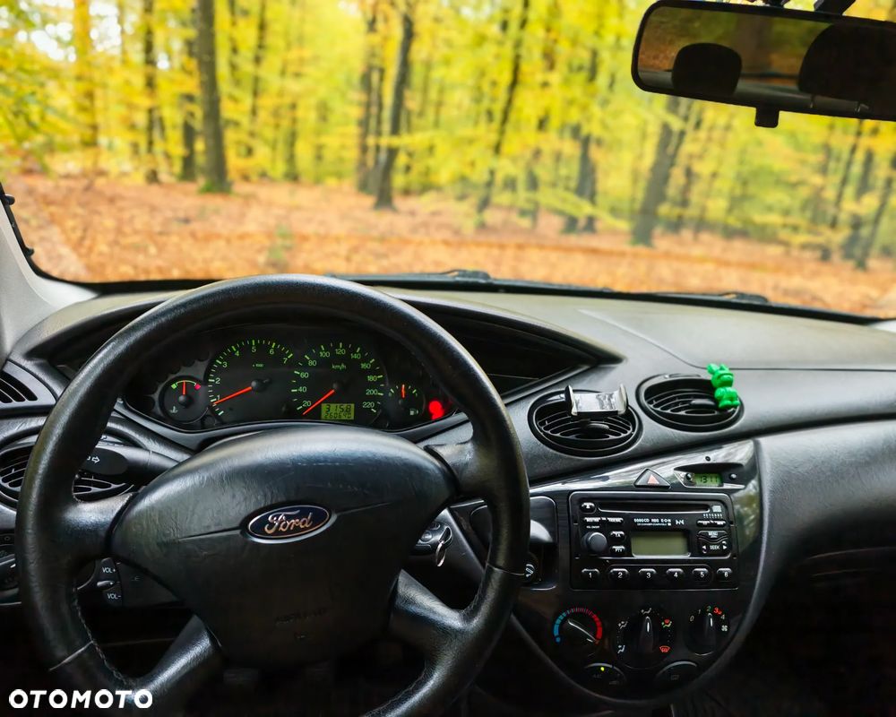 Ford Focus 1.6 Ghia - 23