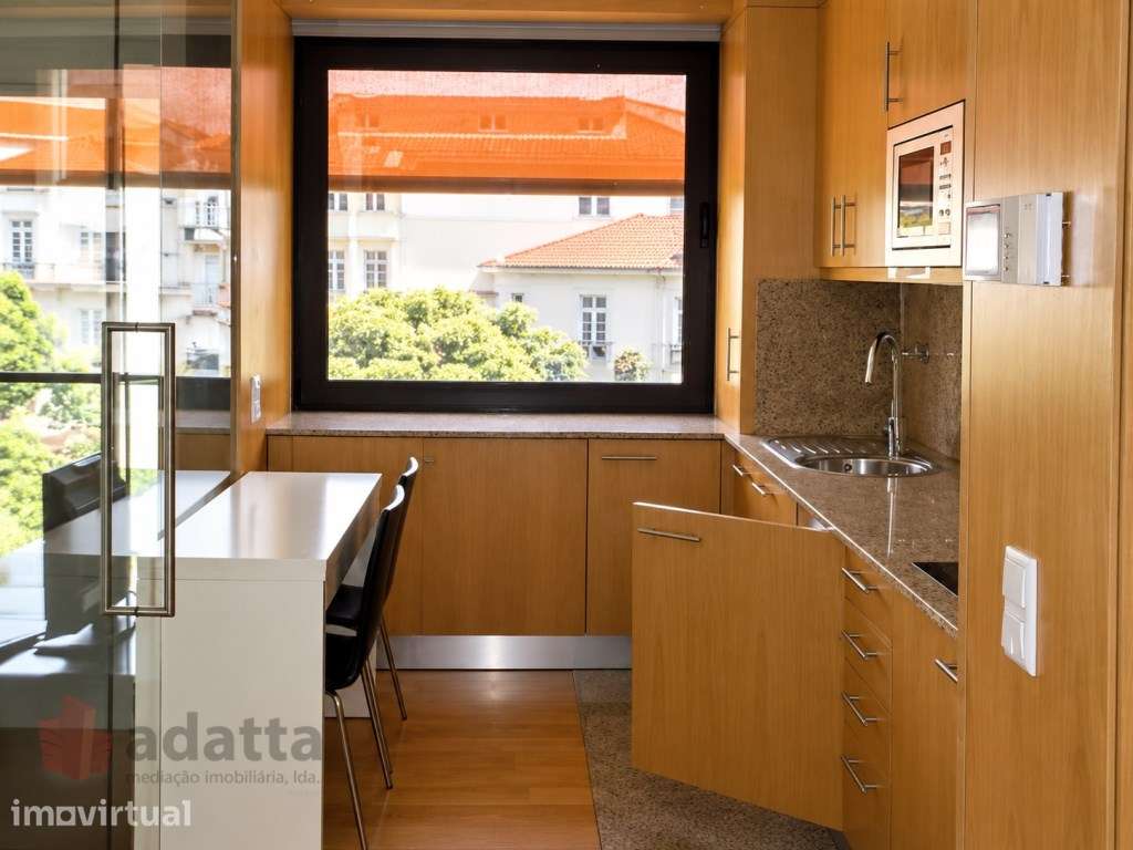 Estúdio Mobilado com Varanda, Garagem e Metro à Porta | Junto ao Pó... - Grande imagem: 3/15