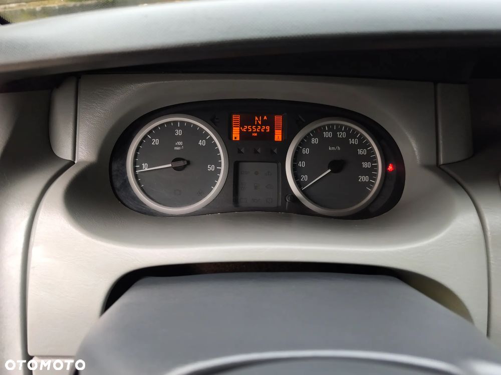 Opel Vivaro - 18