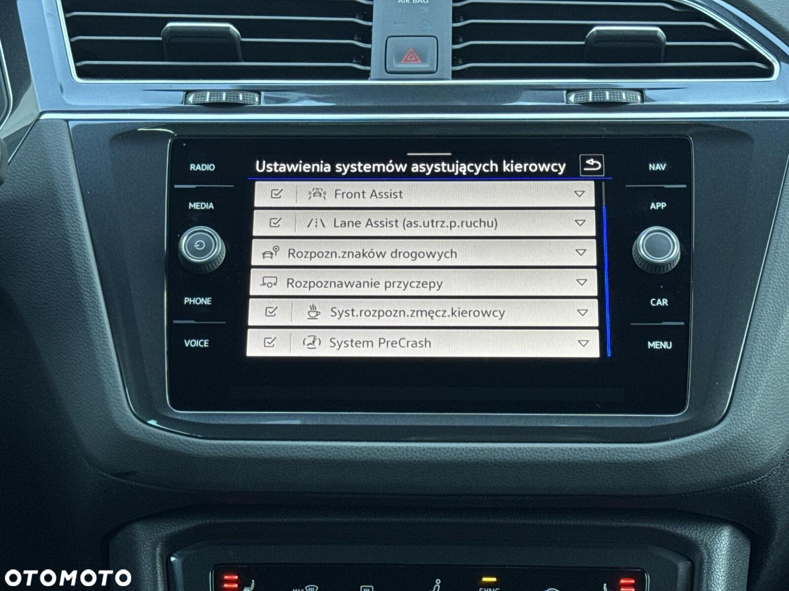 Volkswagen Tiguan - 26