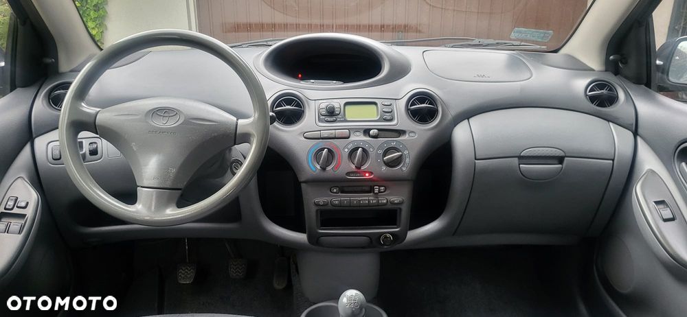 Toyota Yaris 2000 photo 5