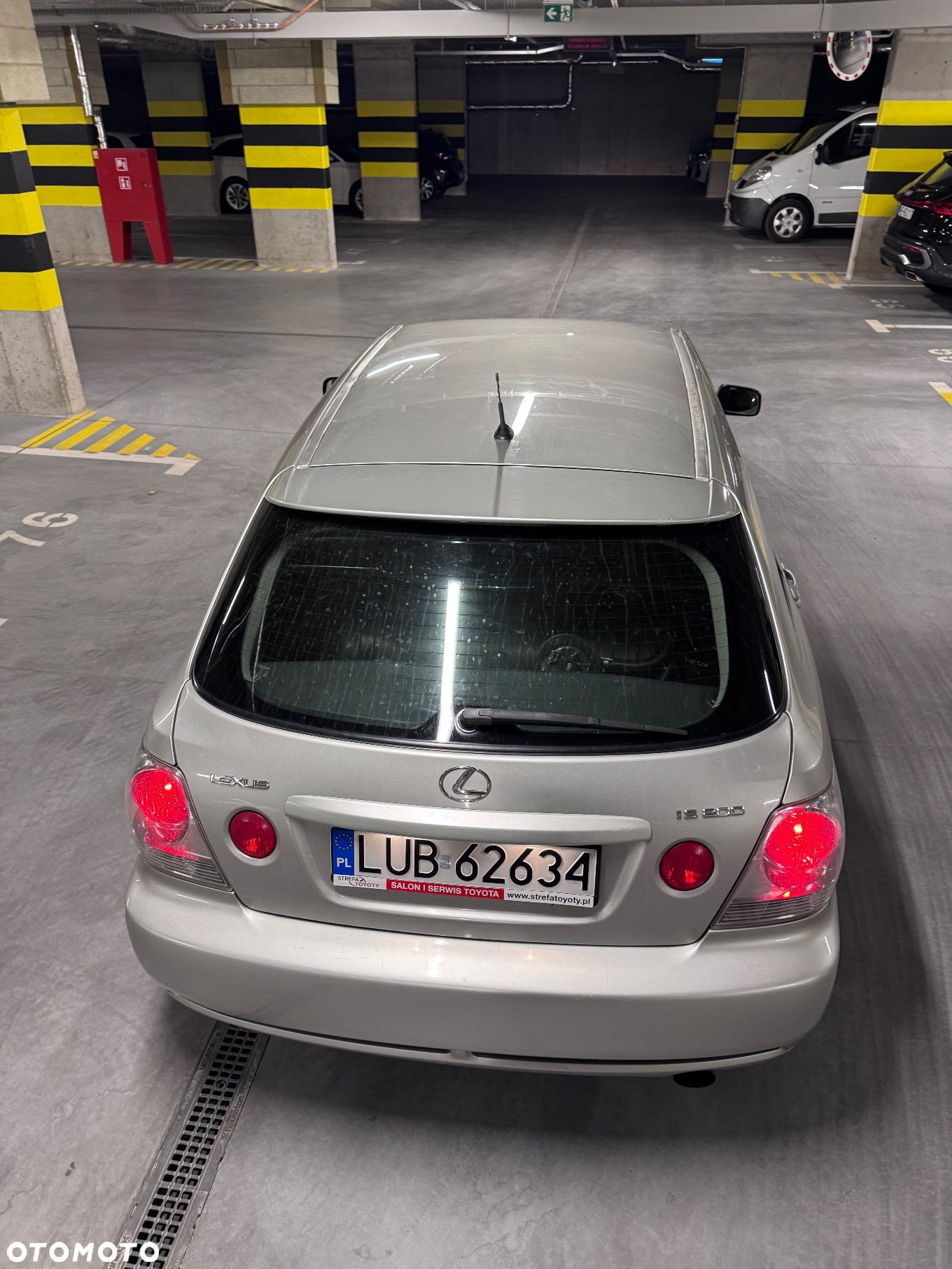 Lexus IS 200 SportCross - 12