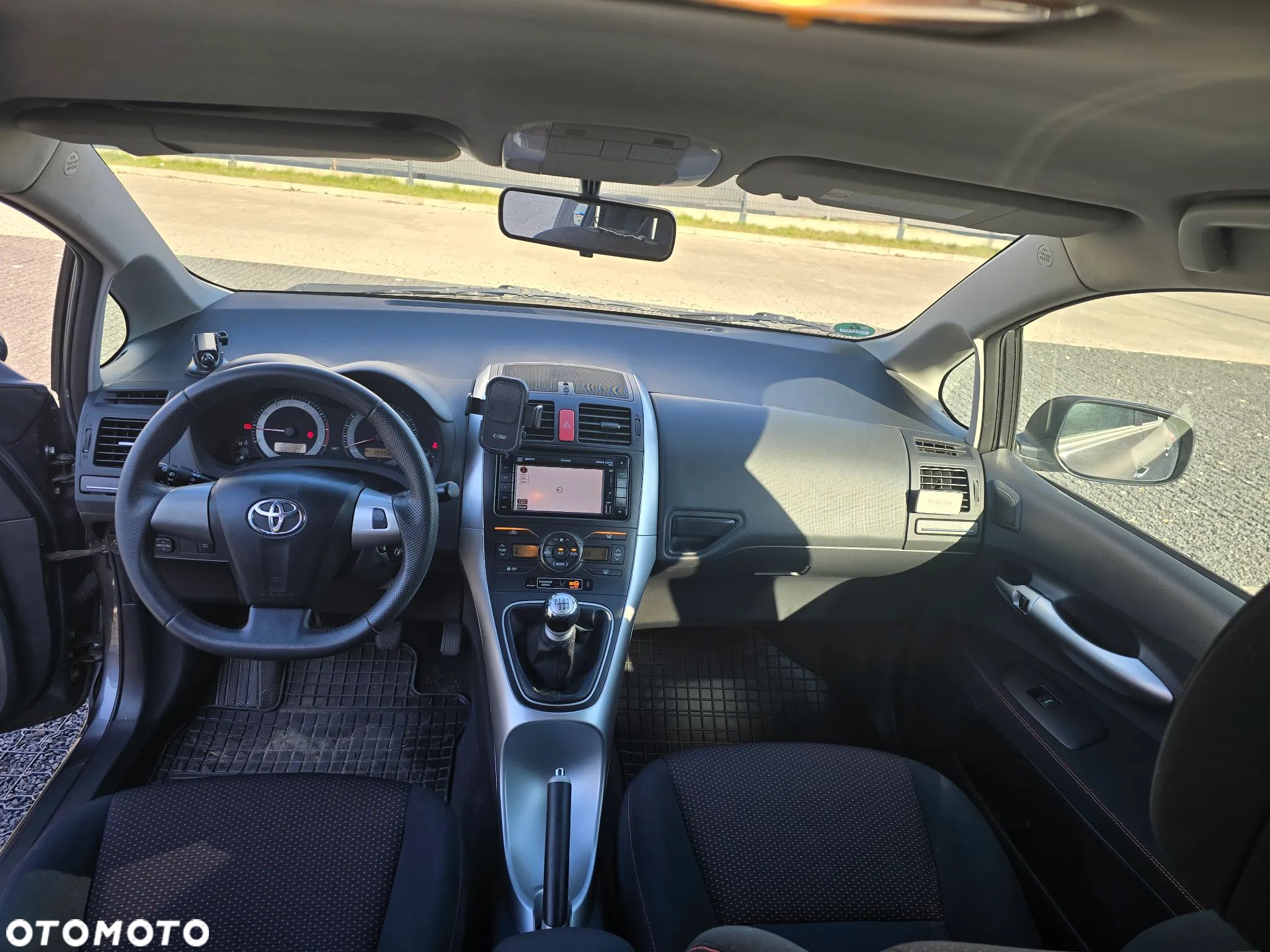 Toyota Auris 1.6 Premium + - 1