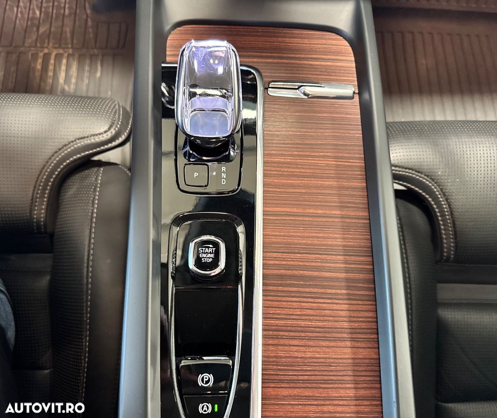 Volvo XC 60 B5 AT AWD MHEV Ultra Black Edition - 14