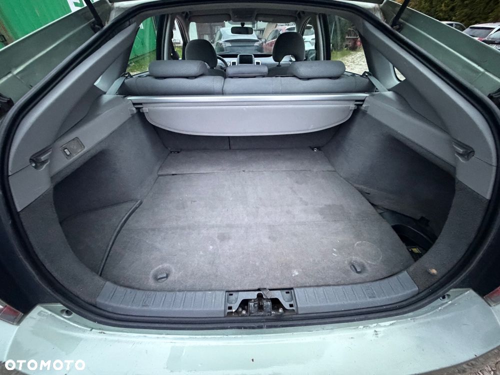Toyota Prius - 25