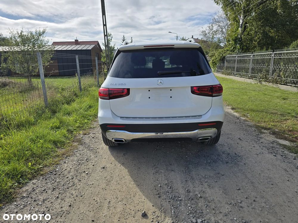 Mercedes-Benz GLB 250 Progressive 8G-DCT - 4