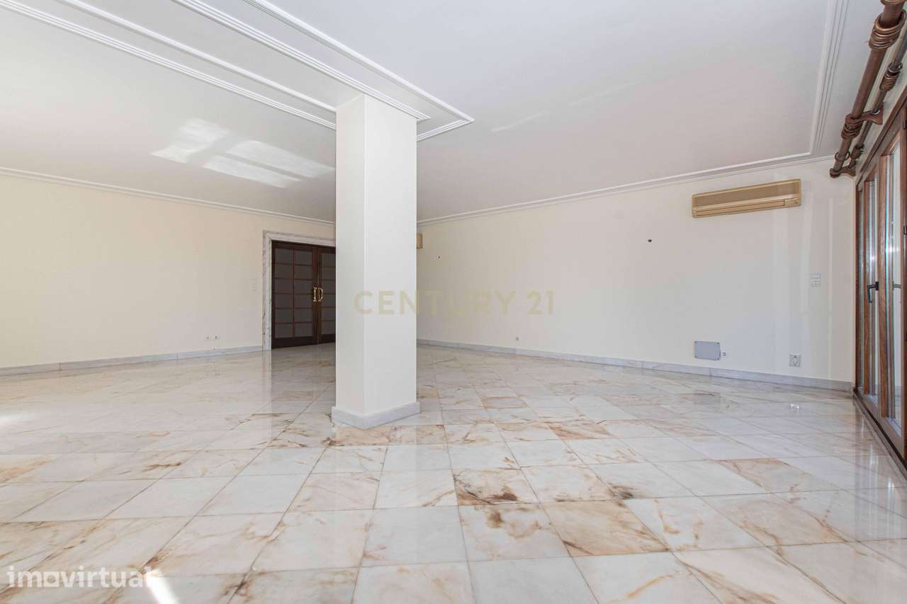 Apartamento T3 + 1 com terraço para Arrendamento na Urbanização Real F - Grande imagem: 5/39