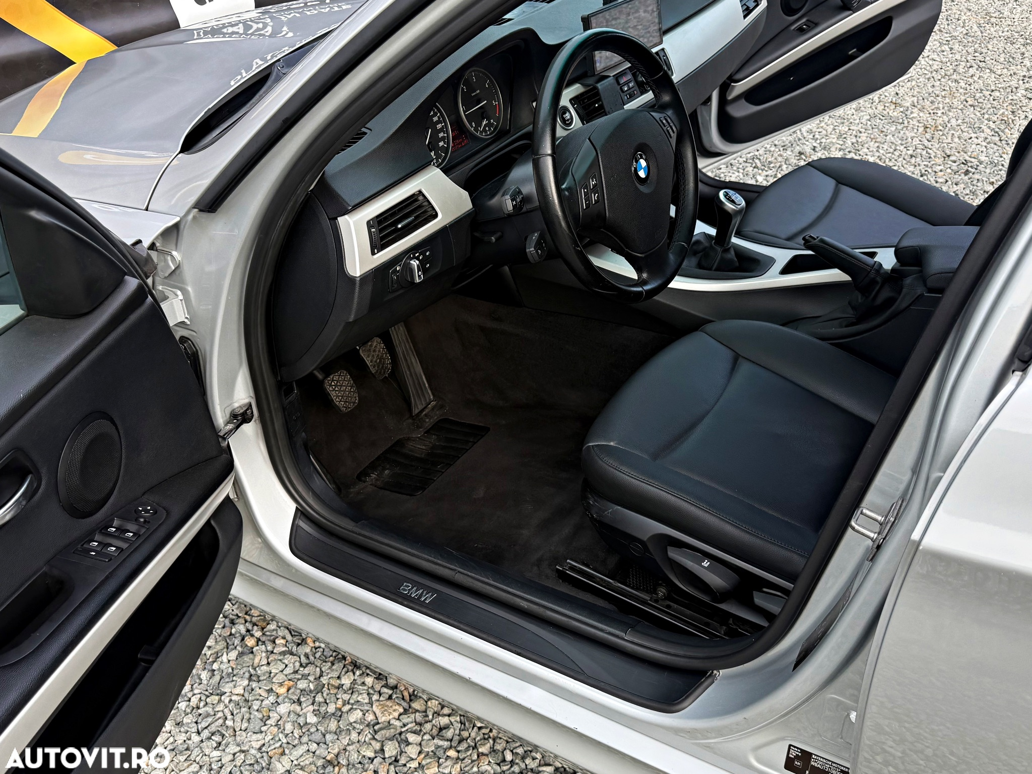BMW Seria 3 318d DPF Touring - 18