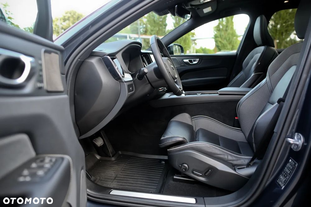 Volvo XC 60 B4 D AWD Ultimate Dark - 18