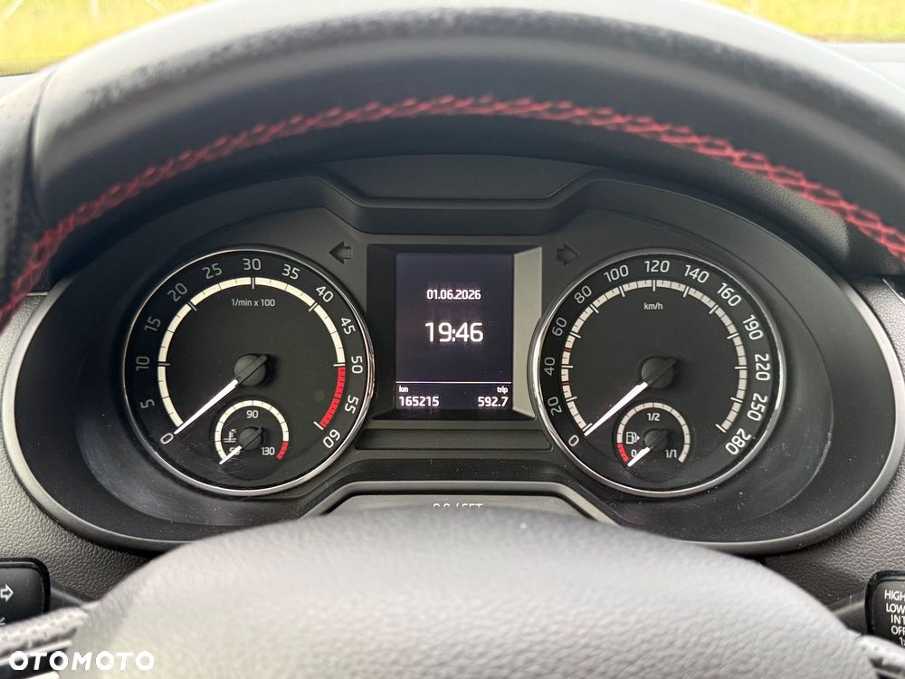 Skoda Octavia 2.0 TDI RS - 34
