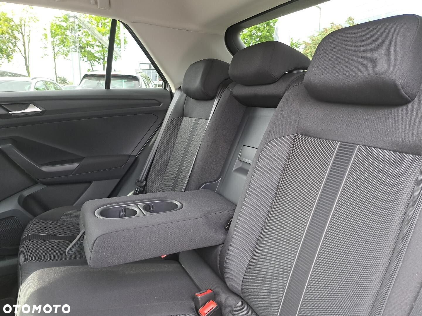 Volkswagen T-Roc - 16