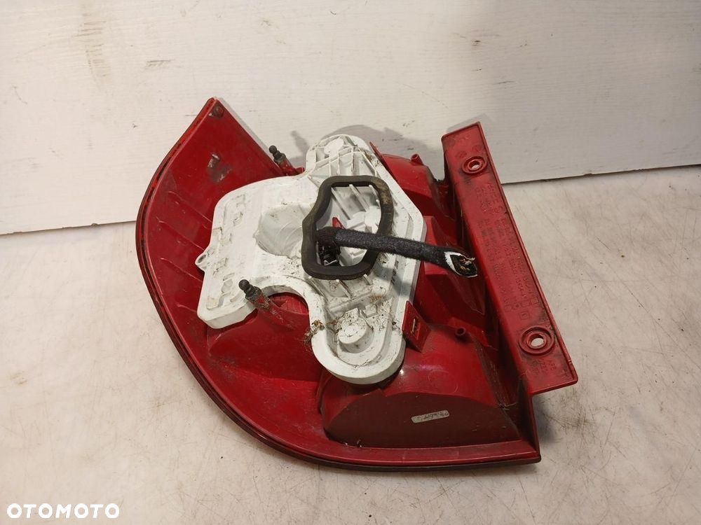 LAMPA TYŁ TYLNA PRAWA SKODA YETI 09-13r. 5L0945096 - 3