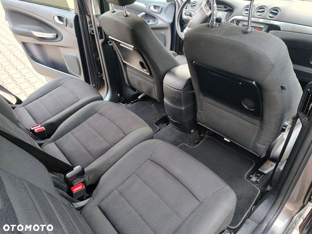 Ford S-Max - 12