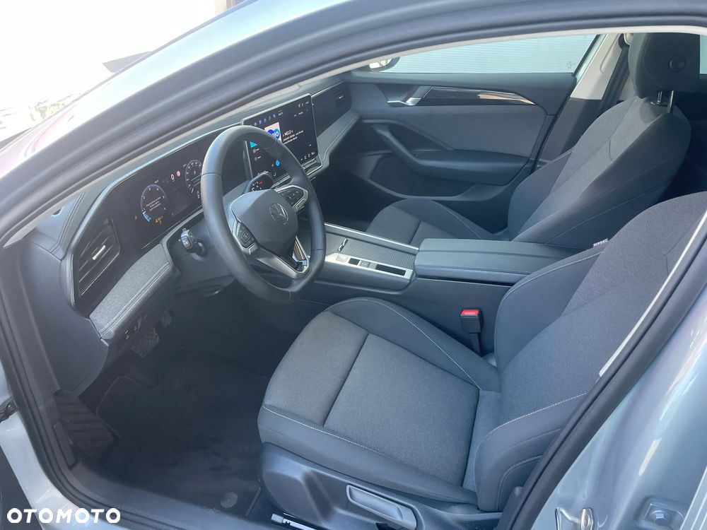 Volkswagen Passat - 16