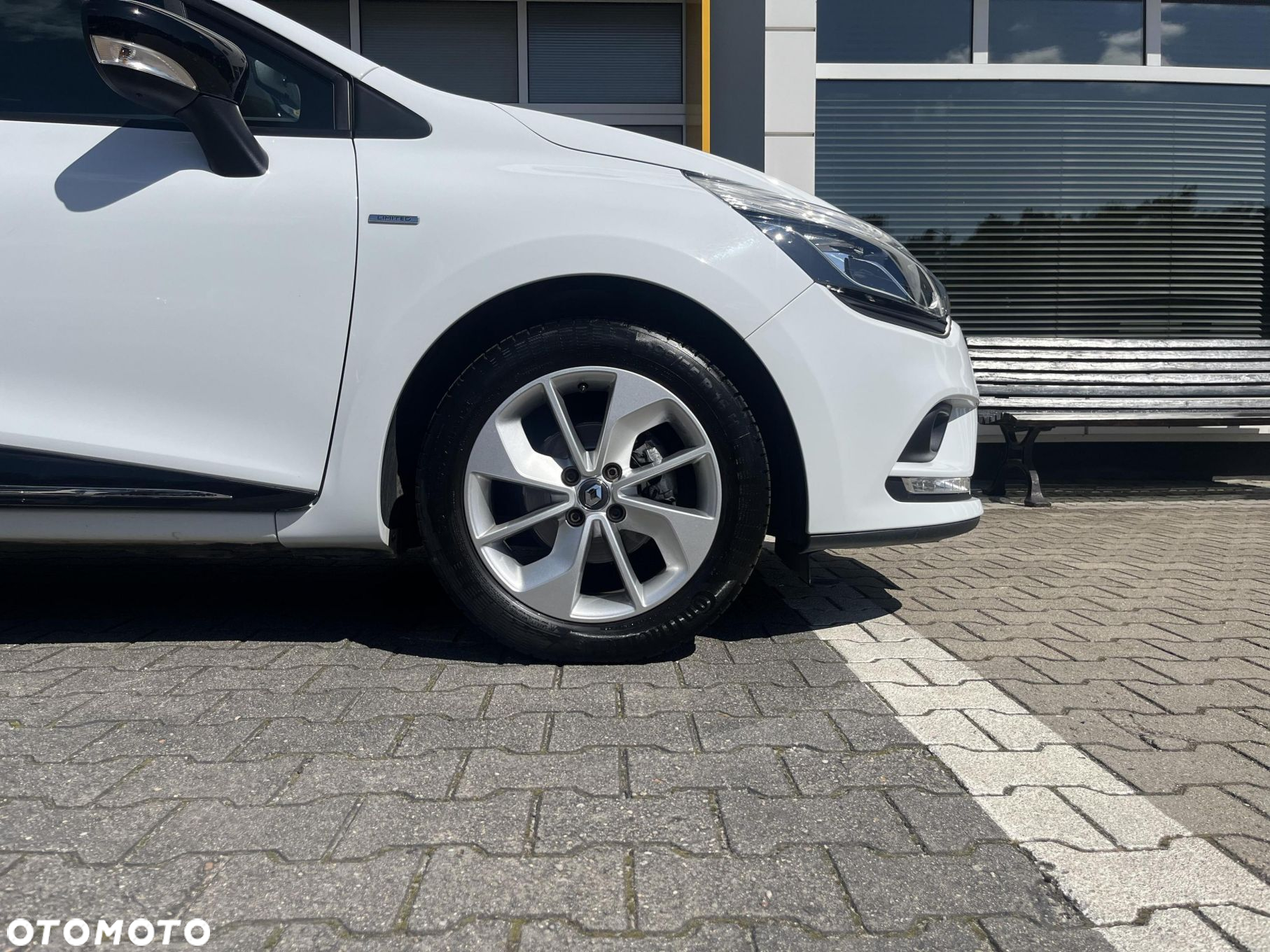 Renault Clio 0.9 Energy TCe Limited EU6 - 18