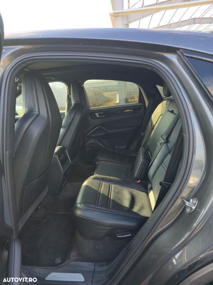 Porsche Cayenne S - 9