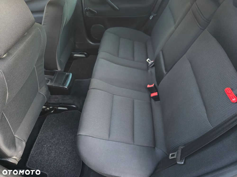 Volkswagen Passat 1.6 Exclusive - 23