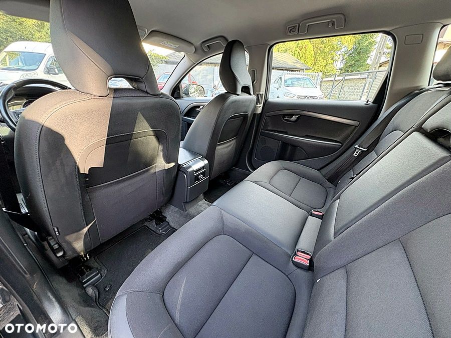 Volvo V70 D2 Momentum - 19